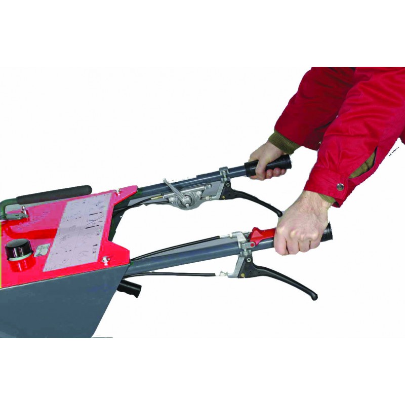 Handle with Clutch-Control within Reach for Fast and Easy Manoeuvring